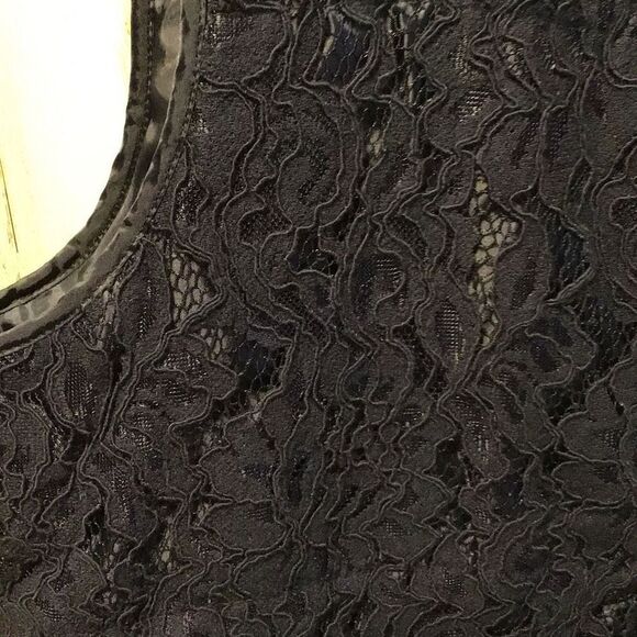 Layered vest by Crown and Ivy size medium - Picture 3 of 7